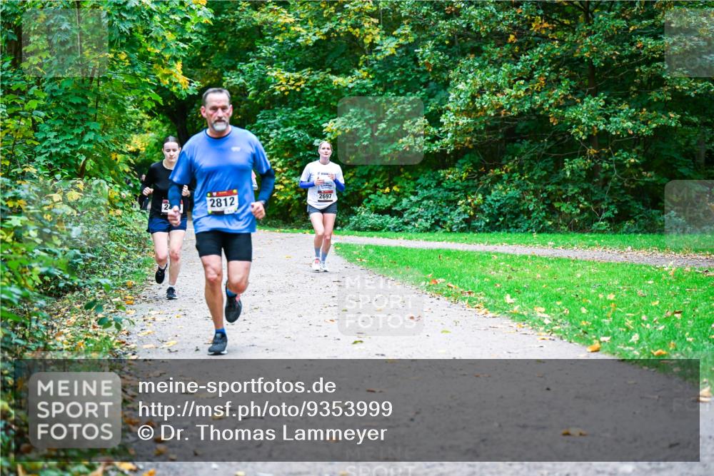 12.10.2025 - Bramfelder Halbmarathon 2025 Dr. Thomas Lammeyer http://msf.ph/oto/9353999 12.10.2025 10:48:52 Laufen 24, 2812, 2697 meine-sportfotos.de