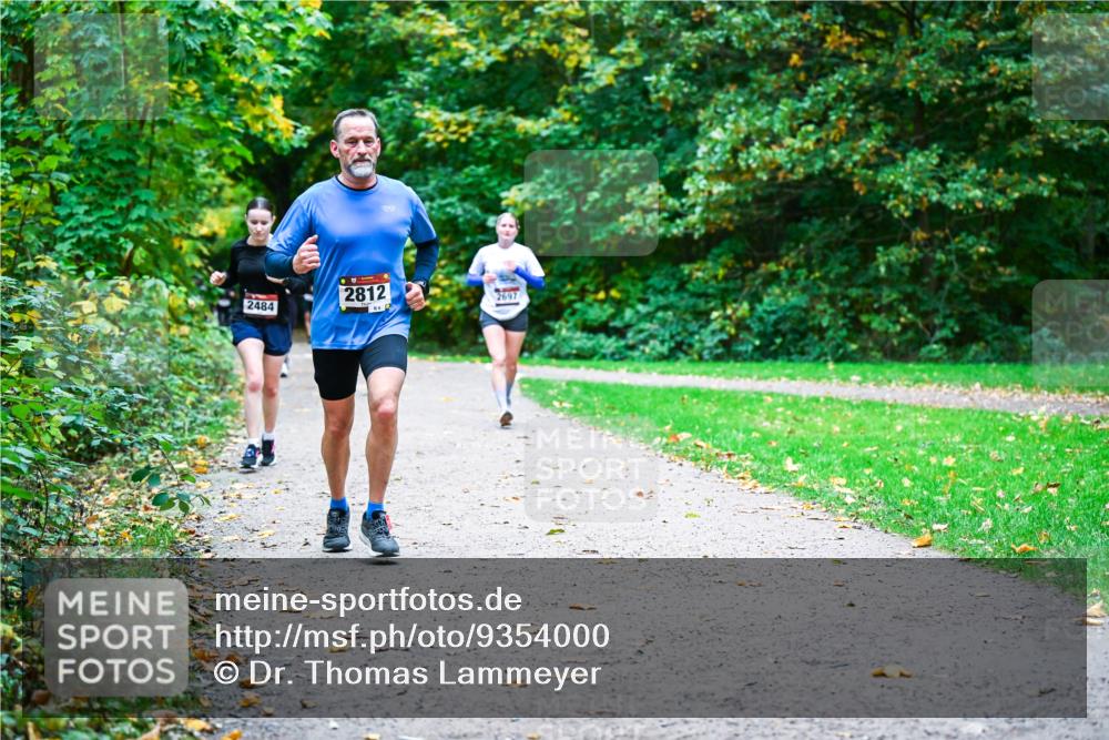 12.10.2025 - Bramfelder Halbmarathon 2025 Dr. Thomas Lammeyer http://msf.ph/oto/9354000 12.10.2025 10:48:52 Laufen 2484, 2812, 2697 meine-sportfotos.de