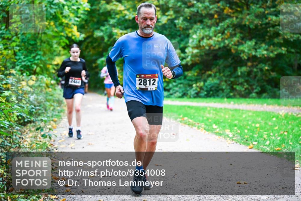 12.10.2025 - Bramfelder Halbmarathon 2025 Dr. Thomas Lammeyer http://msf.ph/oto/9354008 12.10.2025 10:48:54 Laufen 2484, 2812, 9 meine-sportfotos.de