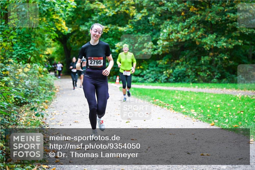12.10.2025 - Bramfelder Halbmarathon 2025 Dr. Thomas Lammeyer http://msf.ph/oto/9354050 12.10.2025 10:49:00 Laufen 2795, 2433 meine-sportfotos.de
