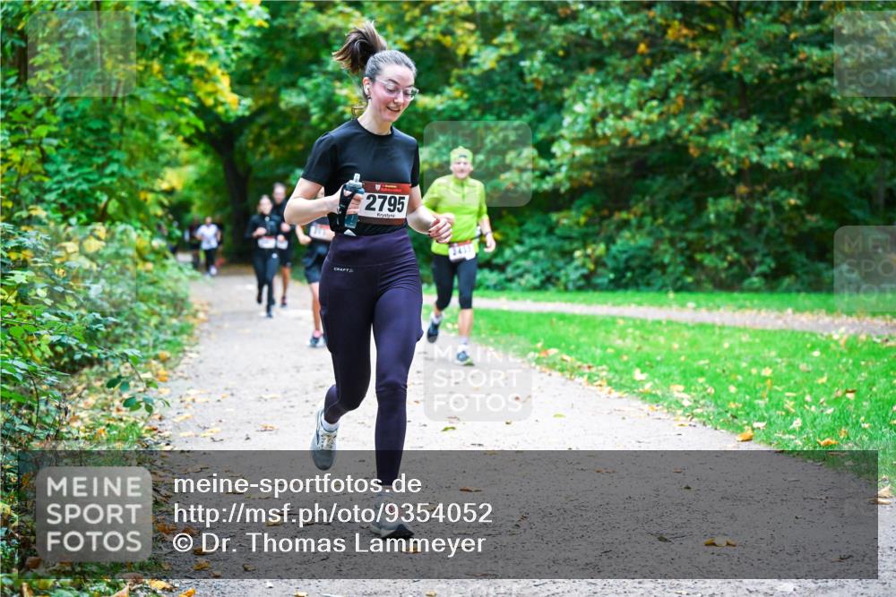 12.10.2025 - Bramfelder Halbmarathon 2025 Dr. Thomas Lammeyer http://msf.ph/oto/9354052 12.10.2025 10:49:00 Laufen 2795, 3435 meine-sportfotos.de