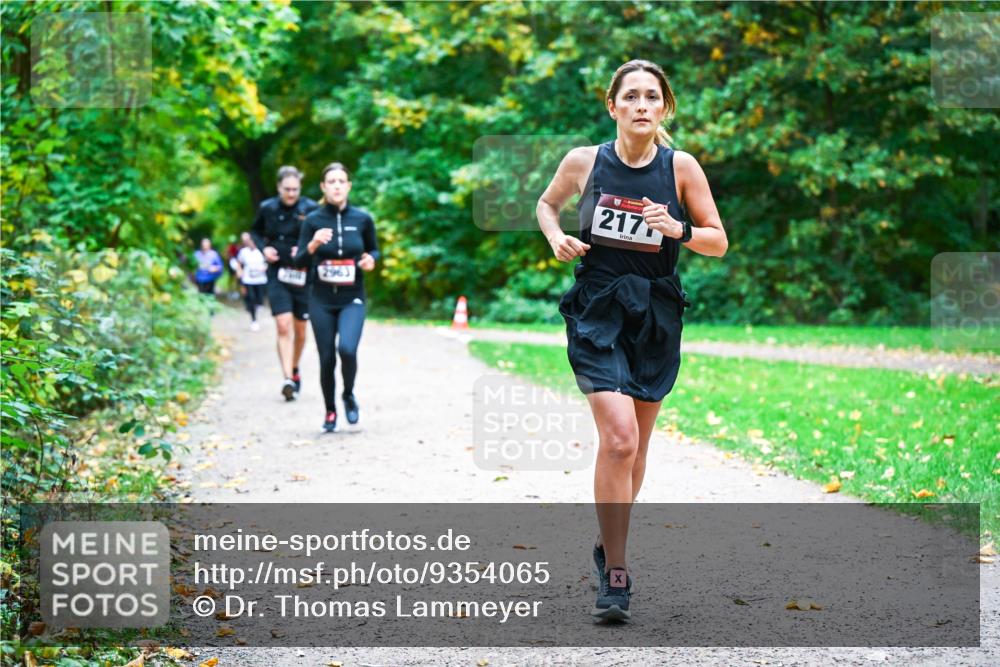 12.10.2025 - Bramfelder Halbmarathon 2025 Dr. Thomas Lammeyer http://msf.ph/oto/9354065 12.10.2025 10:49:04 Laufen 2963, 217 meine-sportfotos.de