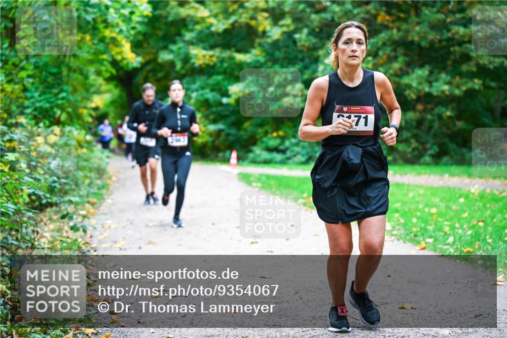 12.10.2025 - Bramfelder Halbmarathon 2025 Dr. Thomas Lammeyer http://msf.ph/oto/9354067 12.10.2025 10:49:05 Laufen 71 meine-sportfotos.de