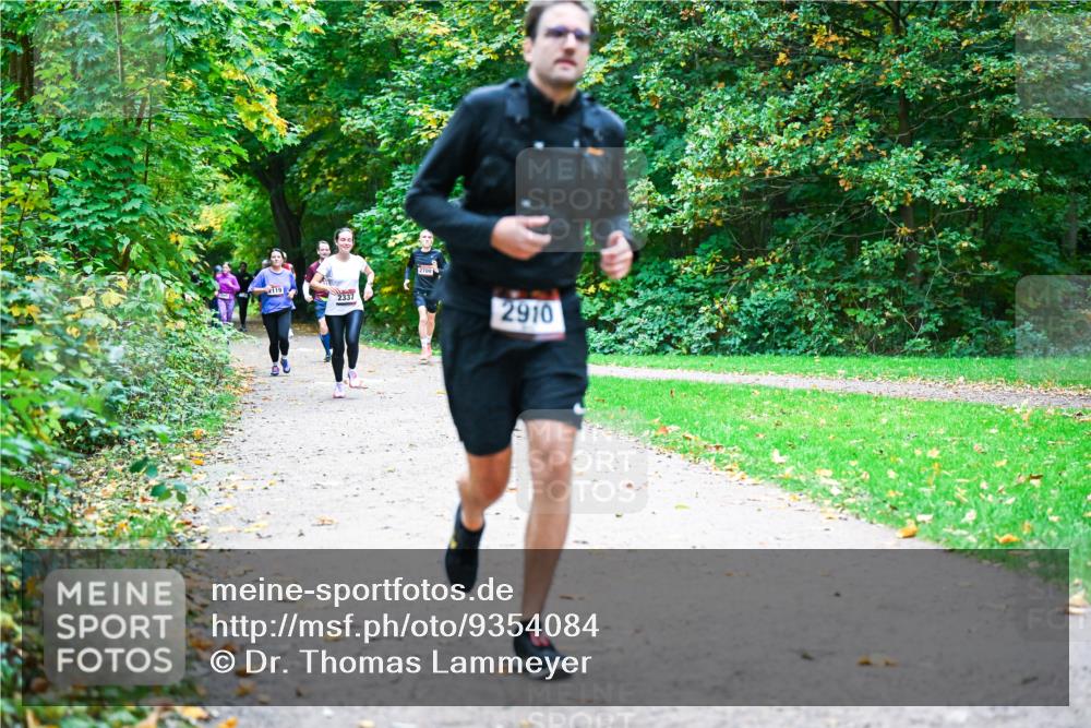 12.10.2025 - Bramfelder Halbmarathon 2025 Dr. Thomas Lammeyer http://msf.ph/oto/9354084 12.10.2025 10:49:08 Laufen 2119, 2910 meine-sportfotos.de