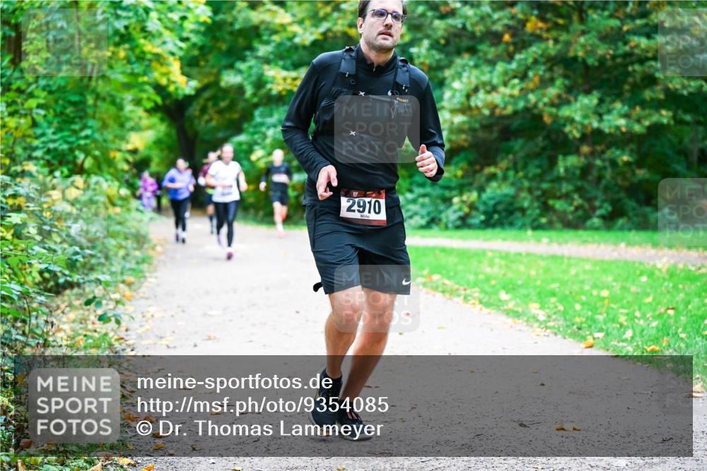 12.10.2025 - Bramfelder Halbmarathon 2025 Dr. Thomas Lammeyer http://msf.ph/oto/9354085 12.10.2025 10:49:08 Laufen 2910 meine-sportfotos.de