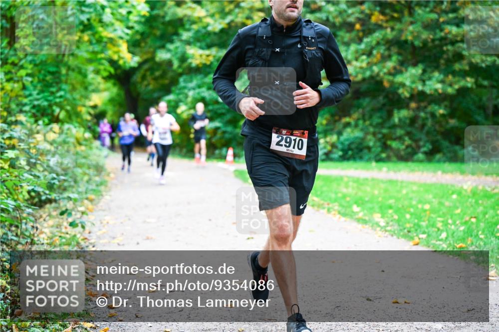 12.10.2025 - Bramfelder Halbmarathon 2025 Dr. Thomas Lammeyer http://msf.ph/oto/9354086 12.10.2025 10:49:08 Laufen 2910 meine-sportfotos.de