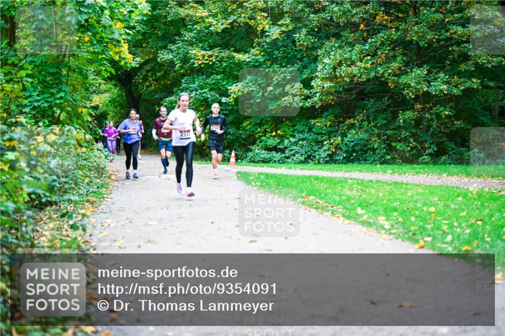 12.10.2025 - Bramfelder Halbmarathon 2025 Dr. Thomas Lammeyer http://msf.ph/oto/9354091 12.10.2025 10:49:10 Laufen 19, 2337, 2700 meine-sportfotos.de