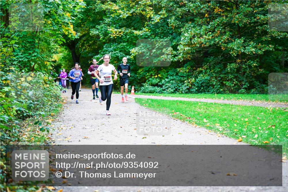 12.10.2025 - Bramfelder Halbmarathon 2025 Dr. Thomas Lammeyer http://msf.ph/oto/9354092 12.10.2025 10:49:10 Laufen 2119, 2337, 2700 meine-sportfotos.de