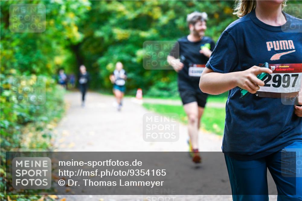 12.10.2025 - Bramfelder Halbmarathon 2025 Dr. Thomas Lammeyer http://msf.ph/oto/9354165 12.10.2025 10:49:25 Laufen 34, 2997 meine-sportfotos.de