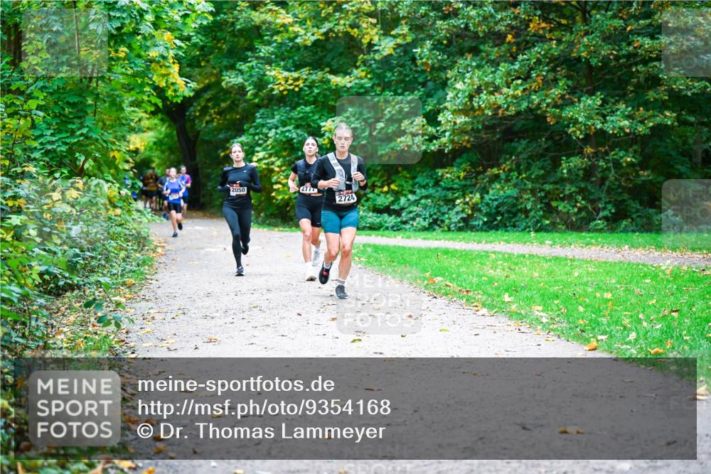 12.10.2025 - Bramfelder Halbmarathon 2025 Dr. Thomas Lammeyer http://msf.ph/oto/9354168 12.10.2025 10:49:27 Laufen 2050, 2777, 2724 meine-sportfotos.de