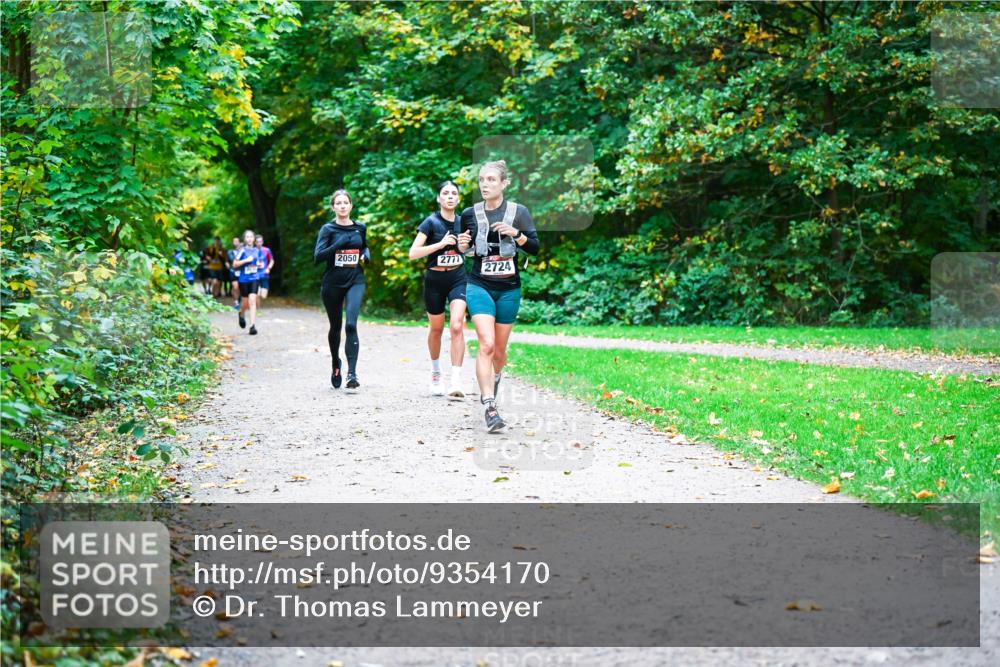 12.10.2025 - Bramfelder Halbmarathon 2025 Dr. Thomas Lammeyer http://msf.ph/oto/9354170 12.10.2025 10:49:27 Laufen 2050, 2777, 2724 meine-sportfotos.de