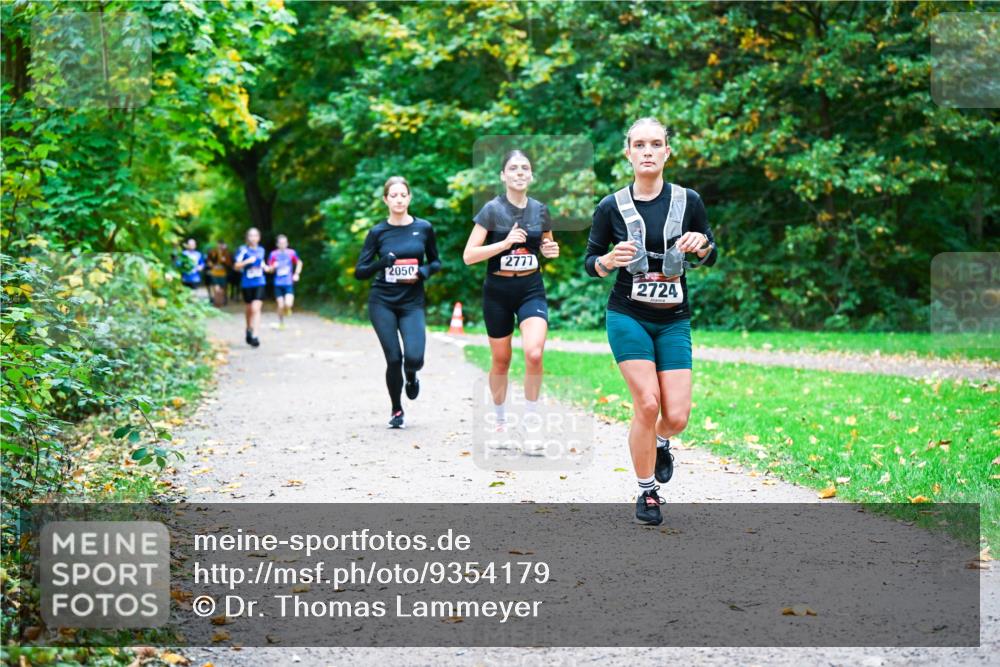 12.10.2025 - Bramfelder Halbmarathon 2025 Dr. Thomas Lammeyer http://msf.ph/oto/9354179 12.10.2025 10:49:29 Laufen 2050, 2777, 2724 meine-sportfotos.de