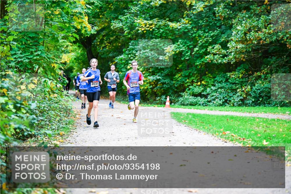 12.10.2025 - Bramfelder Halbmarathon 2025 Dr. Thomas Lammeyer http://msf.ph/oto/9354198 12.10.2025 10:49:33 Laufen 2030, 2890, 2759 meine-sportfotos.de