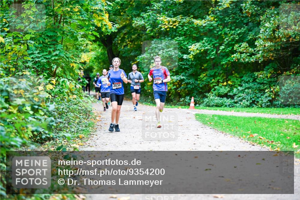 12.10.2025 - Bramfelder Halbmarathon 2025 Dr. Thomas Lammeyer http://msf.ph/oto/9354200 12.10.2025 10:49:33 Laufen 2030, 2890, 2750 meine-sportfotos.de