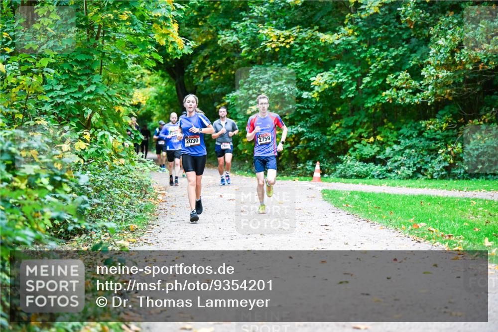 12.10.2025 - Bramfelder Halbmarathon 2025 Dr. Thomas Lammeyer http://msf.ph/oto/9354201 12.10.2025 10:49:33 Laufen 2030, 2890, 2759 meine-sportfotos.de
