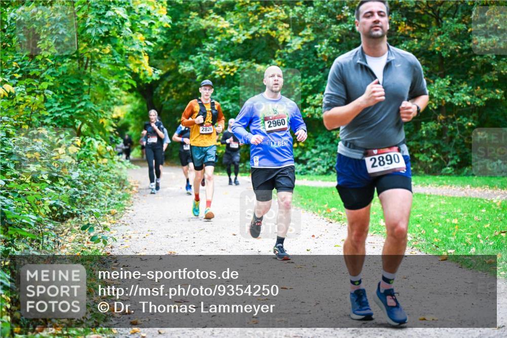 12.10.2025 - Bramfelder Halbmarathon 2025 Dr. Thomas Lammeyer http://msf.ph/oto/9354250 12.10.2025 10:49:41 Laufen 2826, 2960, 2890 meine-sportfotos.de