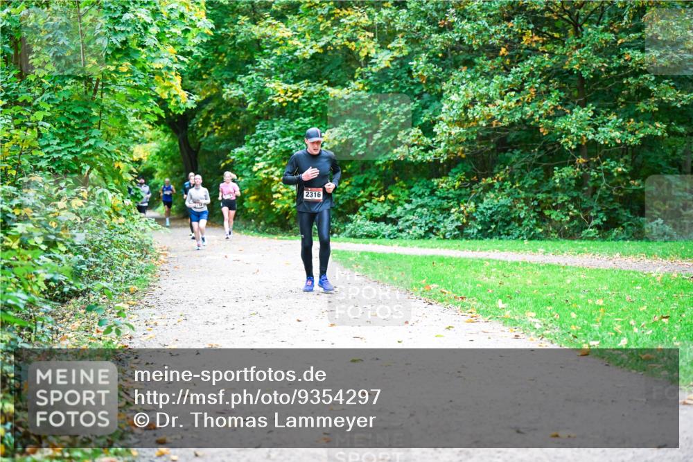 12.10.2025 - Bramfelder Halbmarathon 2025 Dr. Thomas Lammeyer http://msf.ph/oto/9354297 12.10.2025 10:49:49 Laufen 2316, 2172 meine-sportfotos.de