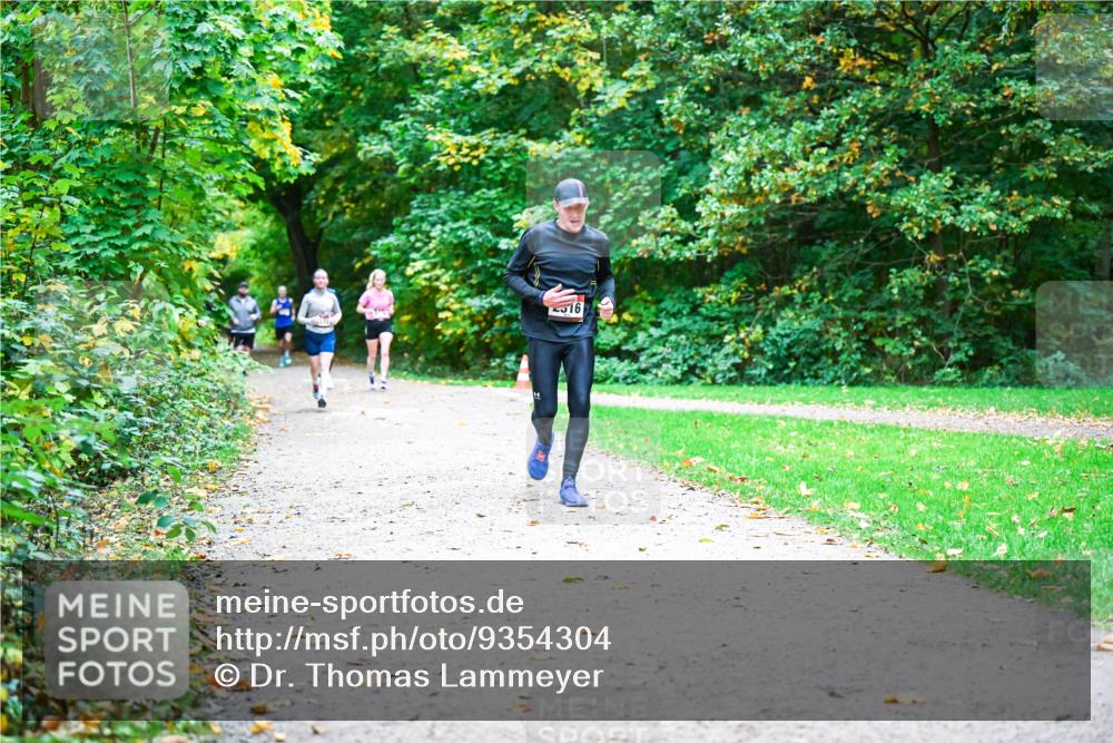 12.10.2025 - Bramfelder Halbmarathon 2025 Dr. Thomas Lammeyer http://msf.ph/oto/9354304 12.10.2025 10:49:50 Laufen 16 meine-sportfotos.de