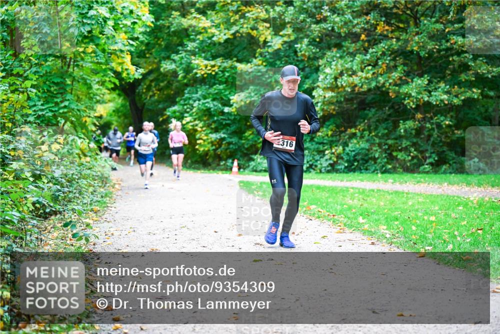 12.10.2025 - Bramfelder Halbmarathon 2025 Dr. Thomas Lammeyer http://msf.ph/oto/9354309 12.10.2025 10:49:51 Laufen 316 meine-sportfotos.de