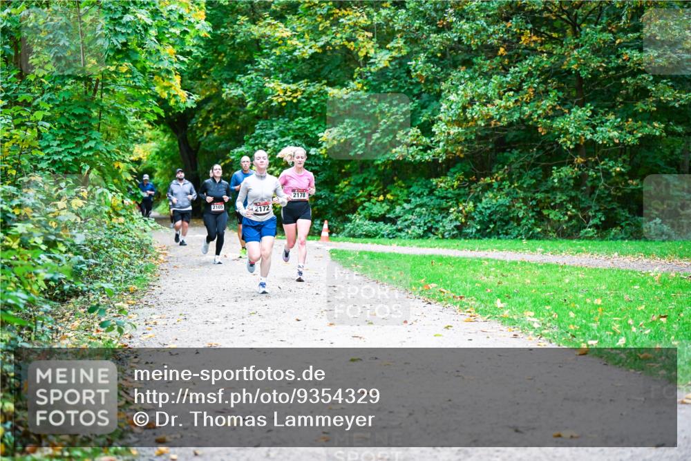 12.10.2025 - Bramfelder Halbmarathon 2025 Dr. Thomas Lammeyer http://msf.ph/oto/9354329 12.10.2025 10:49:54 Laufen 2172, 2178 meine-sportfotos.de