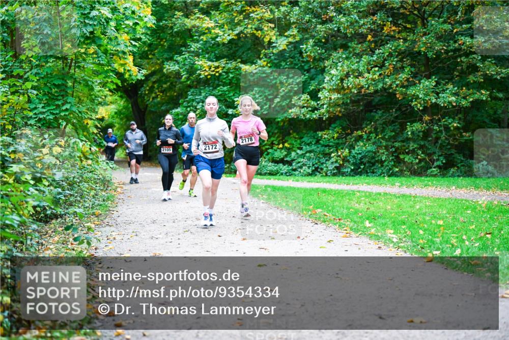 12.10.2025 - Bramfelder Halbmarathon 2025 Dr. Thomas Lammeyer http://msf.ph/oto/9354334 12.10.2025 10:49:55 Laufen 2105, 2178, 2172 meine-sportfotos.de