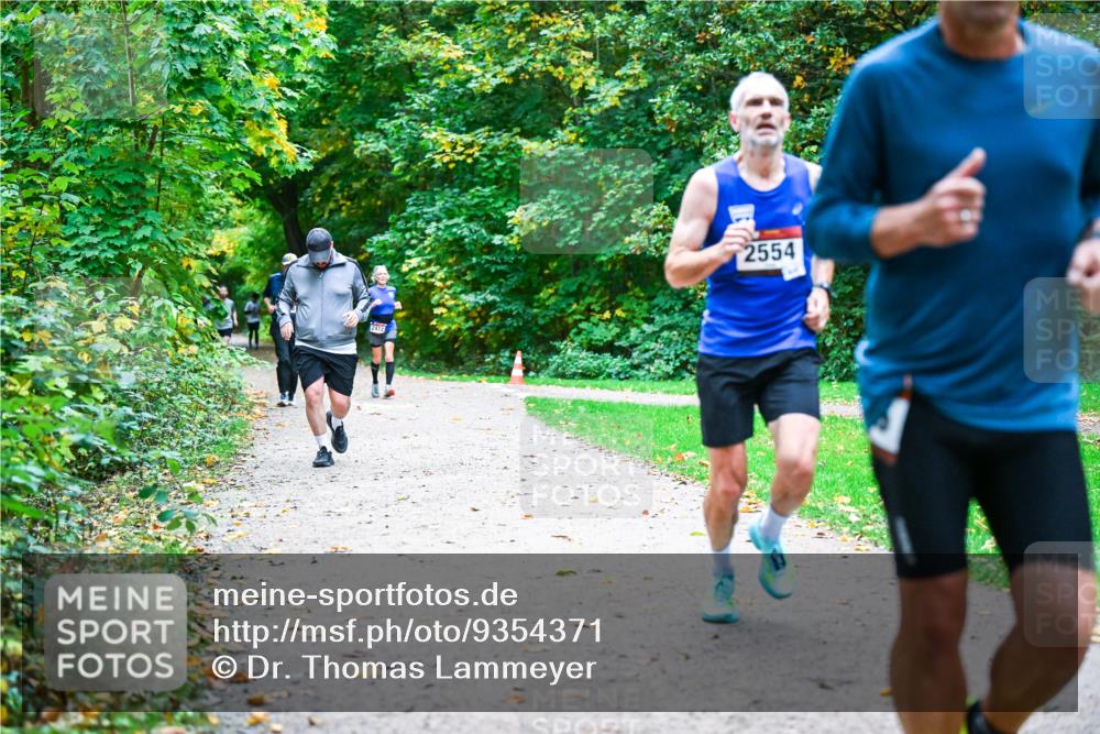 12.10.2025 - Bramfelder Halbmarathon 2025 Dr. Thomas Lammeyer http://msf.ph/oto/9354371 12.10.2025 10:50:00 Laufen 2472, 2554 meine-sportfotos.de