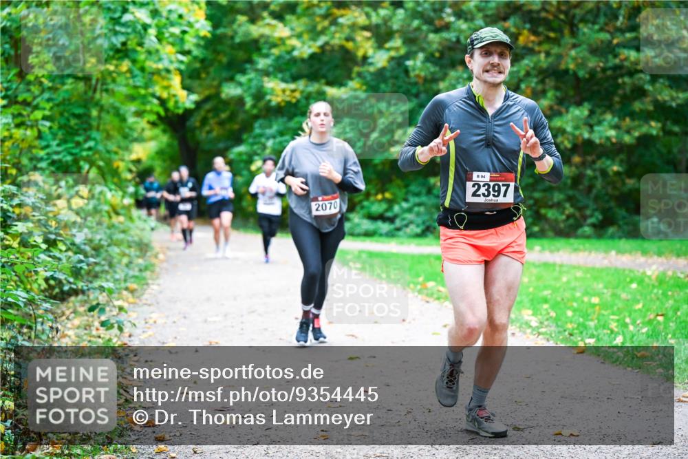 12.10.2025 - Bramfelder Halbmarathon 2025 Dr. Thomas Lammeyer http://msf.ph/oto/9354445 12.10.2025 10:50:17 Laufen 2070, 94, 2397 meine-sportfotos.de