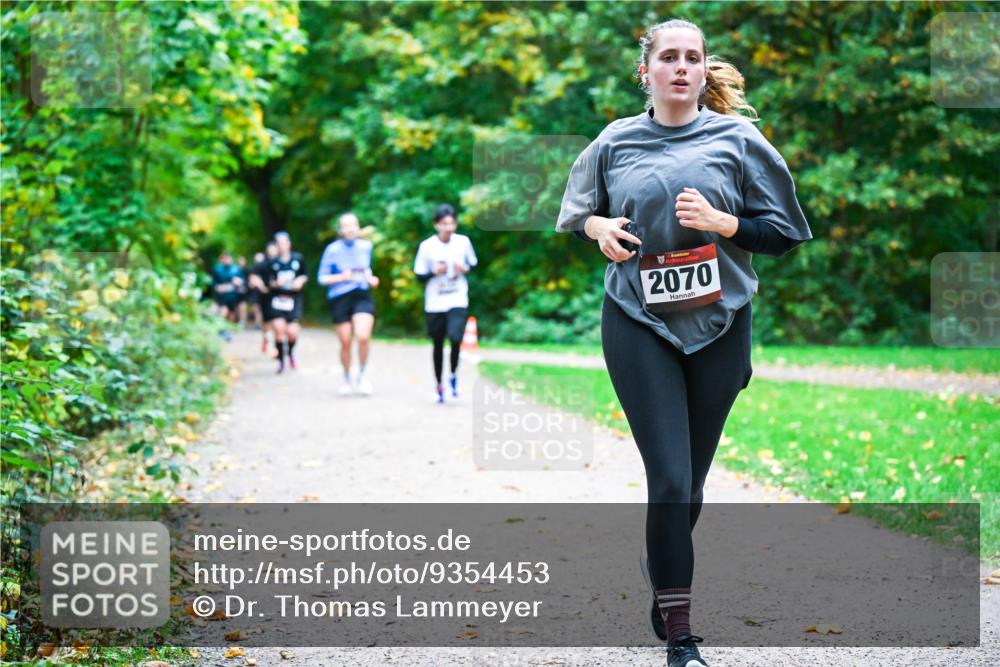 12.10.2025 - Bramfelder Halbmarathon 2025 Dr. Thomas Lammeyer http://msf.ph/oto/9354453 12.10.2025 10:50:18 Laufen 2070 meine-sportfotos.de