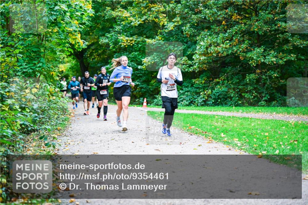 12.10.2025 - Bramfelder Halbmarathon 2025 Dr. Thomas Lammeyer http://msf.ph/oto/9354461 12.10.2025 10:50:20 Laufen 2657, 2002, 2117, 2163 meine-sportfotos.de