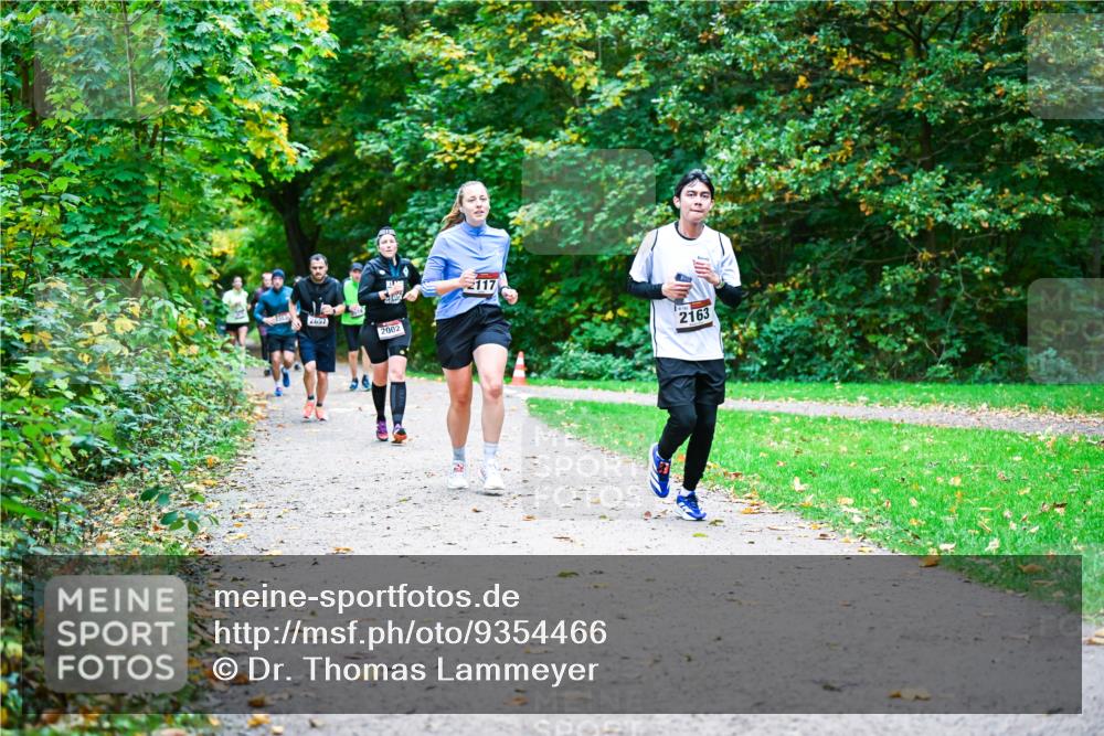 12.10.2025 - Bramfelder Halbmarathon 2025 Dr. Thomas Lammeyer http://msf.ph/oto/9354466 12.10.2025 10:50:21 Laufen 2657, 2002, 2117, 2163 meine-sportfotos.de