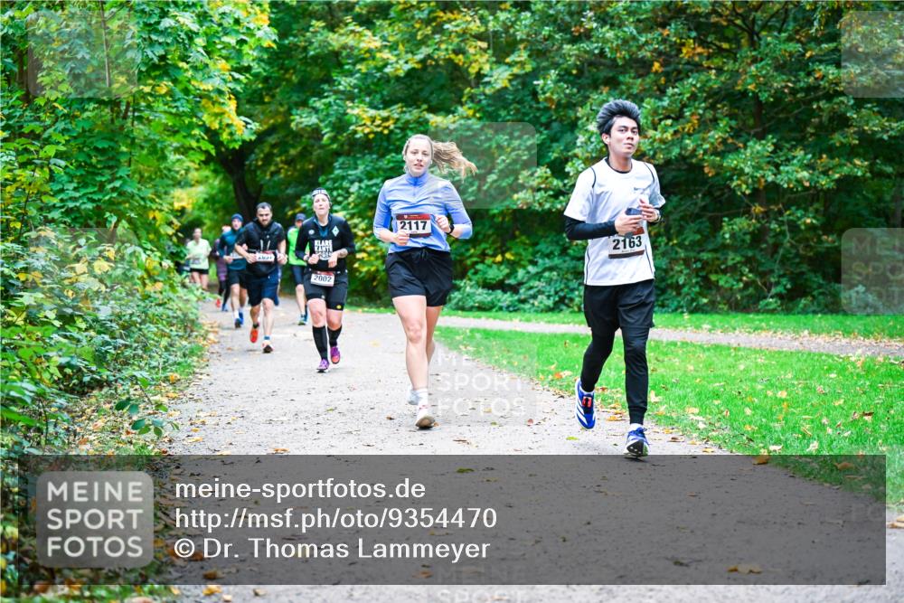 12.10.2025 - Bramfelder Halbmarathon 2025 Dr. Thomas Lammeyer http://msf.ph/oto/9354470 12.10.2025 10:50:21 Laufen 2657, 2117, 2002, 2163 meine-sportfotos.de