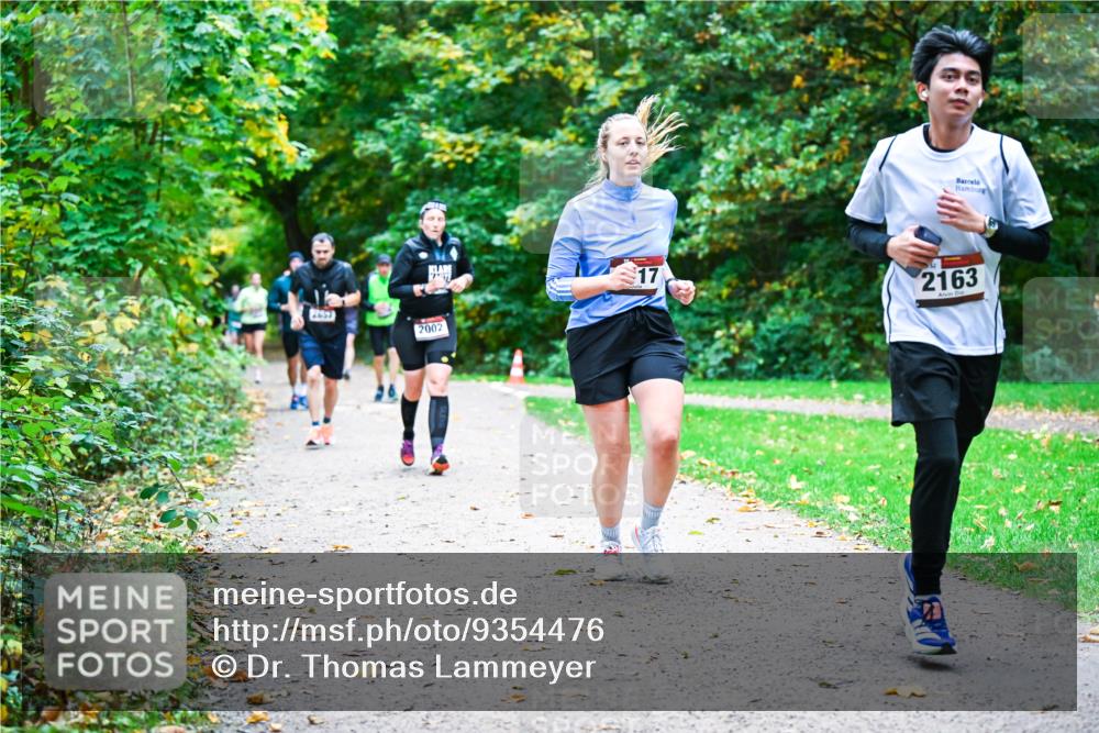 12.10.2025 - Bramfelder Halbmarathon 2025 Dr. Thomas Lammeyer http://msf.ph/oto/9354476 12.10.2025 10:50:22 Laufen 2002, 17, 2163 meine-sportfotos.de