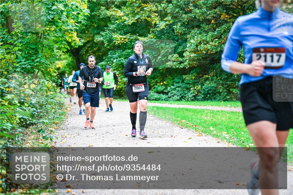 12.10.2025 - Bramfelder Halbmarathon 2025 Dr. Thomas Lammeyer http://msf.ph/oto/9354484 12.10.2025 10:50:23 Laufen 2657, 2518, 2117, 2002 meine-sportfotos.de