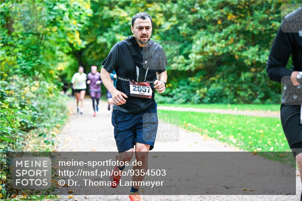12.10.2025 - Bramfelder Halbmarathon 2025 Dr. Thomas Lammeyer http://msf.ph/oto/9354503 12.10.2025 10:50:26 Laufen 2657 meine-sportfotos.de