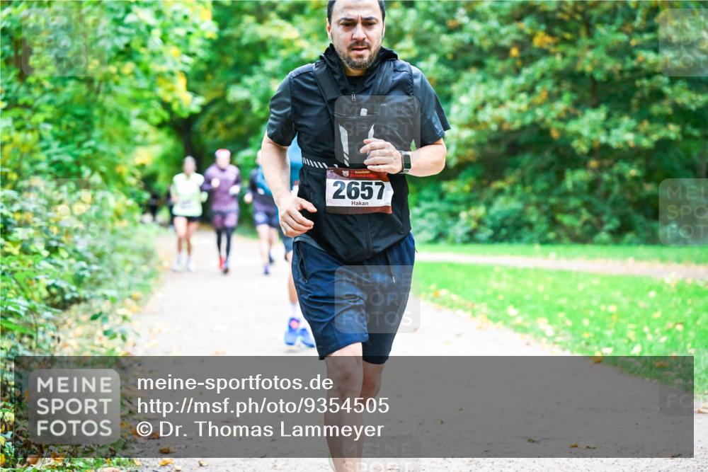 12.10.2025 - Bramfelder Halbmarathon 2025 Dr. Thomas Lammeyer http://msf.ph/oto/9354505 12.10.2025 10:50:27 Laufen 2657 meine-sportfotos.de