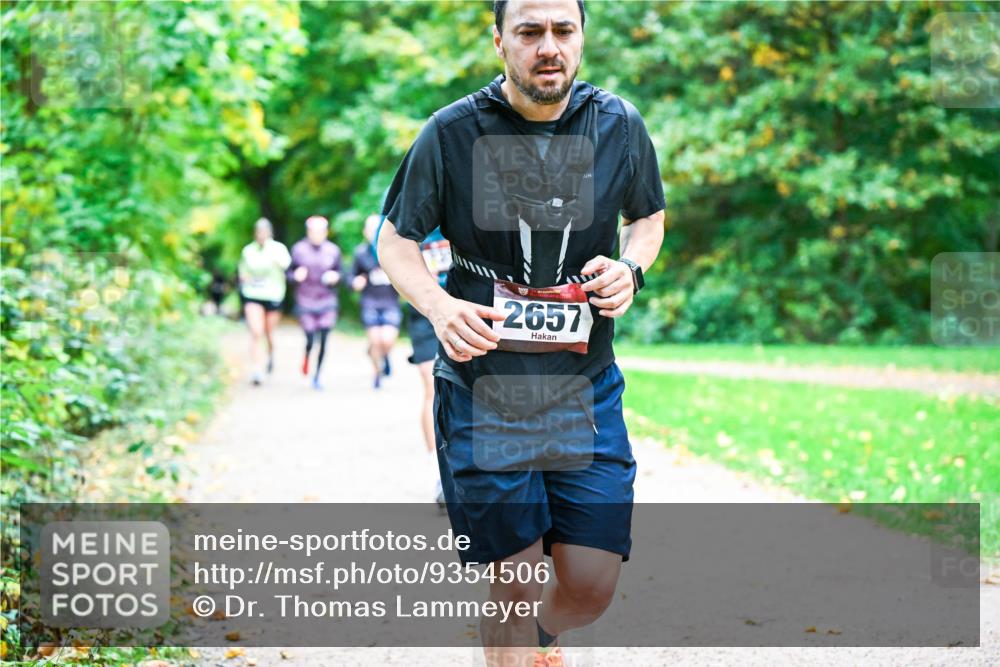 12.10.2025 - Bramfelder Halbmarathon 2025 Dr. Thomas Lammeyer http://msf.ph/oto/9354506 12.10.2025 10:50:27 Laufen 2657 meine-sportfotos.de