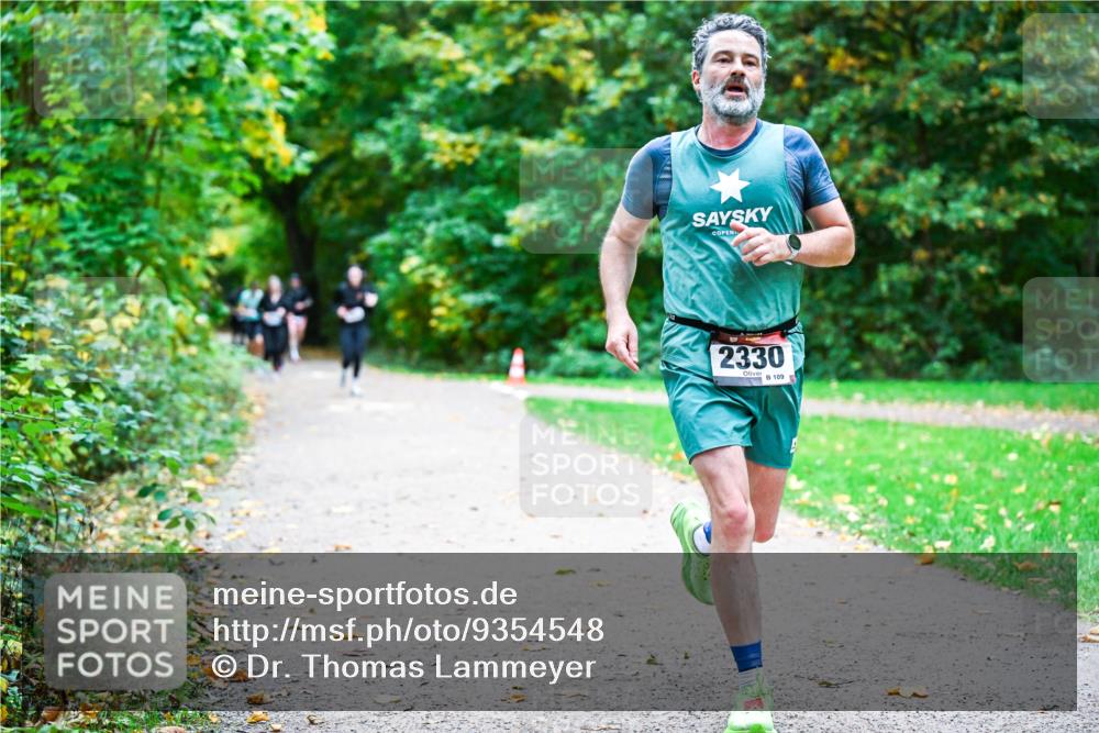 12.10.2025 - Bramfelder Halbmarathon 2025 Dr. Thomas Lammeyer http://msf.ph/oto/9354548 12.10.2025 10:50:35 Laufen 2330, 109 meine-sportfotos.de