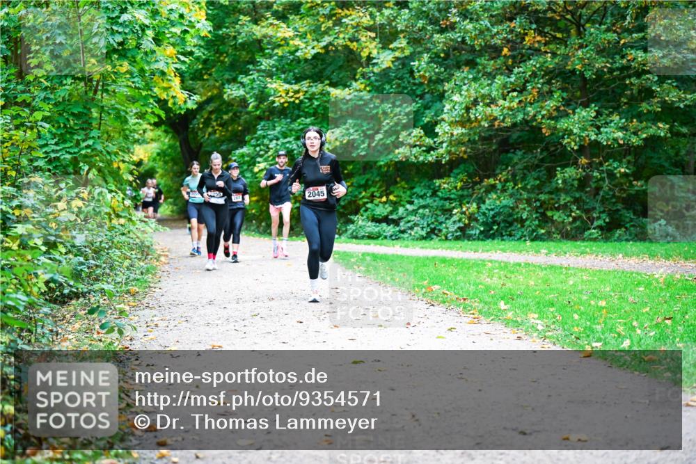 12.10.2025 - Bramfelder Halbmarathon 2025 Dr. Thomas Lammeyer http://msf.ph/oto/9354571 12.10.2025 10:50:41 Laufen 2058, 2801, 2045 meine-sportfotos.de