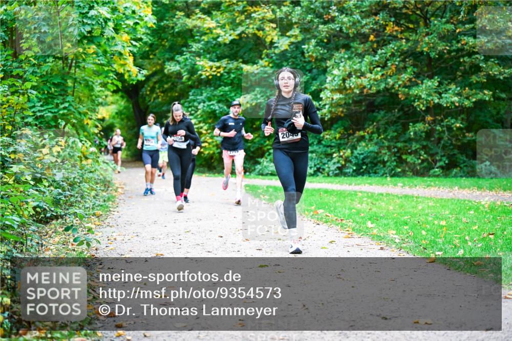12.10.2025 - Bramfelder Halbmarathon 2025 Dr. Thomas Lammeyer http://msf.ph/oto/9354573 12.10.2025 10:50:42 Laufen 2058, 2715, 2045 meine-sportfotos.de