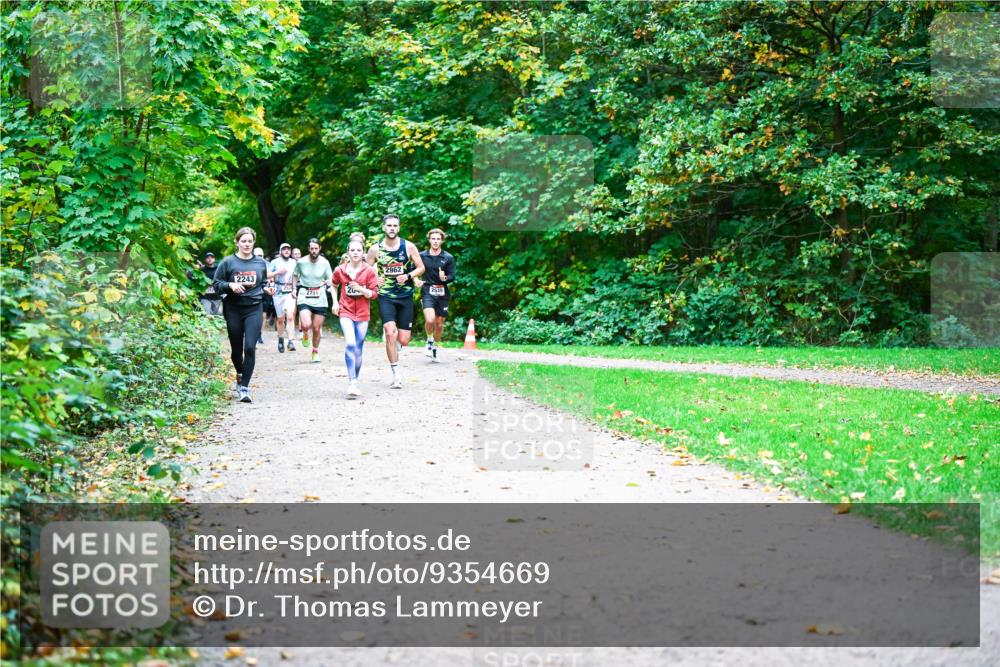 12.10.2025 - Bramfelder Halbmarathon 2025 Dr. Thomas Lammeyer http://msf.ph/oto/9354669 12.10.2025 10:51:05 Laufen 2243, 20, 2751, 2962 meine-sportfotos.de