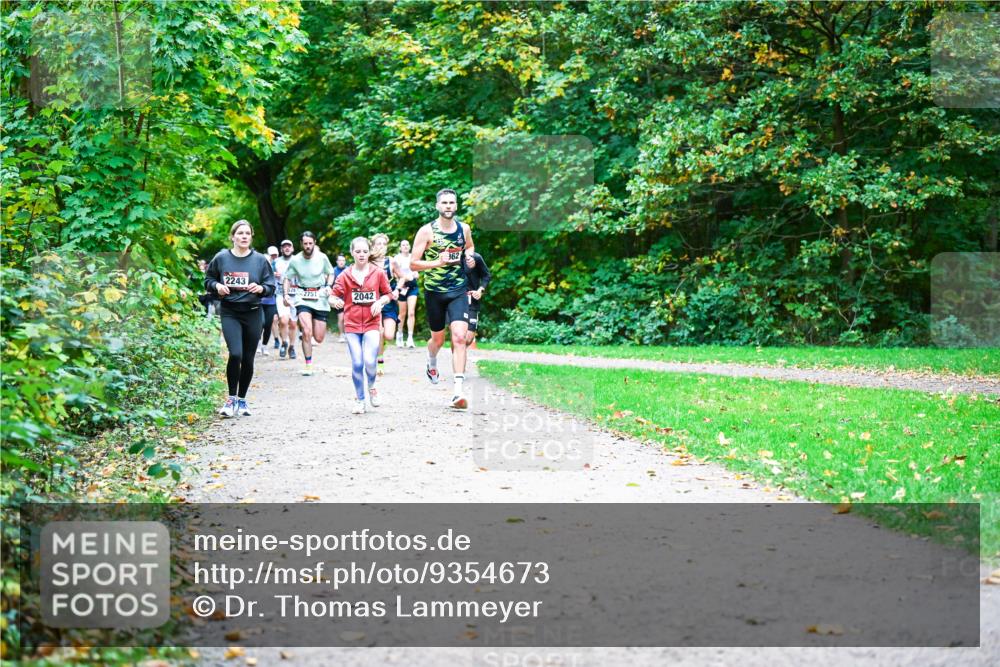 12.10.2025 - Bramfelder Halbmarathon 2025 Dr. Thomas Lammeyer http://msf.ph/oto/9354673 12.10.2025 10:51:06 Laufen 2243, 2751, 2042 meine-sportfotos.de