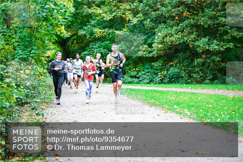 12.10.2025 - Bramfelder Halbmarathon 2025 Dr. Thomas Lammeyer http://msf.ph/oto/9354677 12.10.2025 10:51:06 Laufen 2243, 2751, 2042, 2962 meine-sportfotos.de