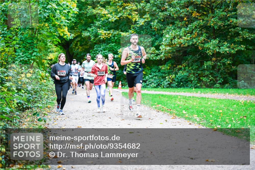 12.10.2025 - Bramfelder Halbmarathon 2025 Dr. Thomas Lammeyer http://msf.ph/oto/9354682 12.10.2025 10:51:07 Laufen 2243, 275, 2042, 2175, 962 meine-sportfotos.de