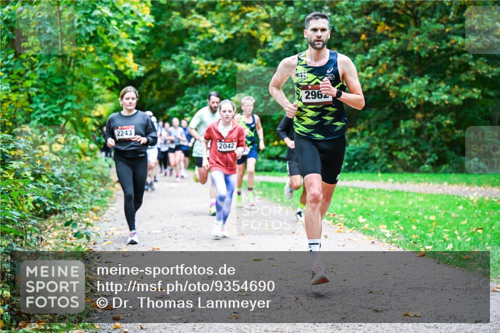 12.10.2025 - Bramfelder Halbmarathon 2025 Dr. Thomas Lammeyer http://msf.ph/oto/9354690 12.10.2025 10:51:08 Laufen 2243, 2042, 2962 meine-sportfotos.de