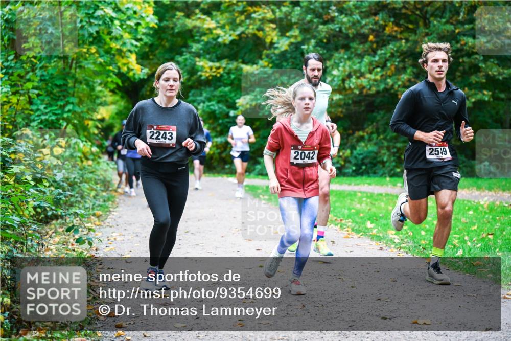 12.10.2025 - Bramfelder Halbmarathon 2025 Dr. Thomas Lammeyer http://msf.ph/oto/9354699 12.10.2025 10:51:09 Laufen 2243, 2042, 2549 meine-sportfotos.de