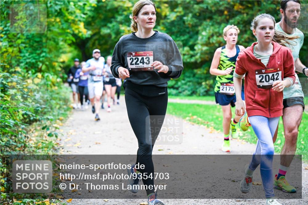 12.10.2025 - Bramfelder Halbmarathon 2025 Dr. Thomas Lammeyer http://msf.ph/oto/9354703 12.10.2025 10:51:10 Laufen 2243, 2175, 2042 meine-sportfotos.de
