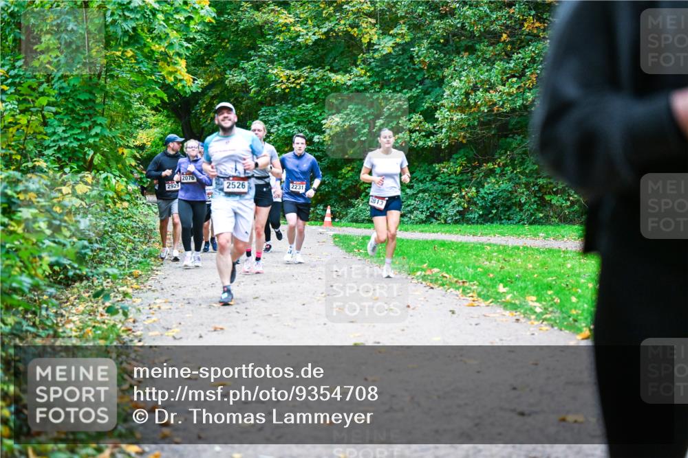 12.10.2025 - Bramfelder Halbmarathon 2025 Dr. Thomas Lammeyer http://msf.ph/oto/9354708 12.10.2025 10:51:11 Laufen 2076, 2526, 2231, 2924, 2813 meine-sportfotos.de