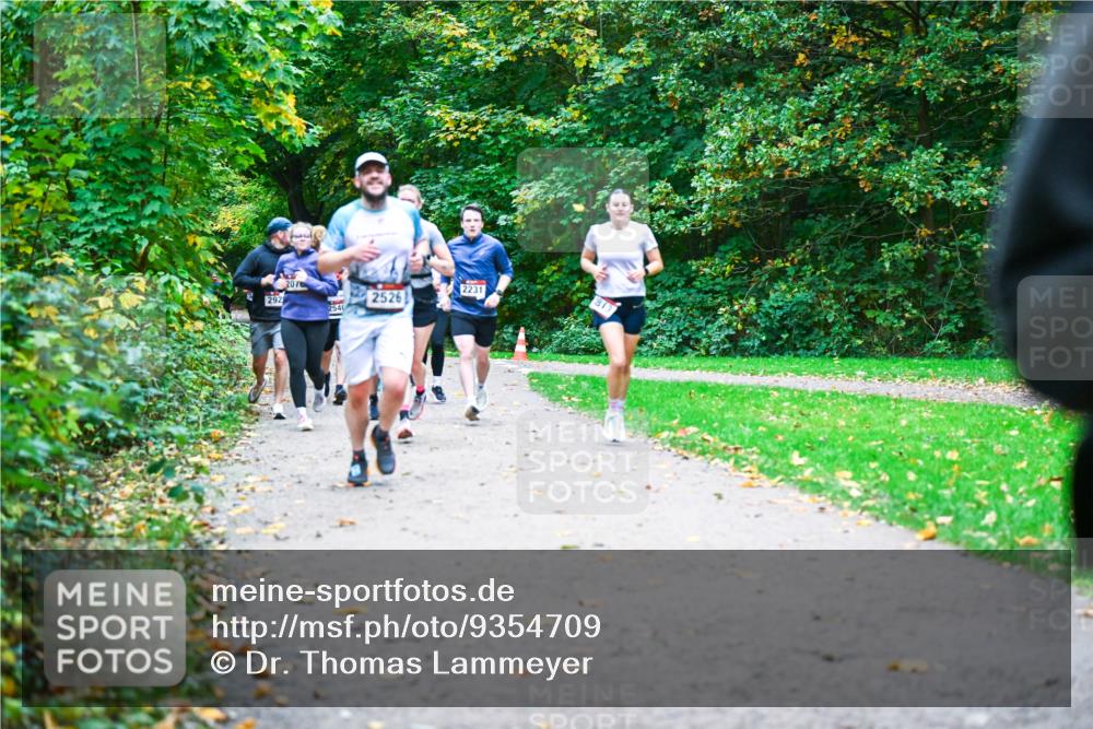 12.10.2025 - Bramfelder Halbmarathon 2025 Dr. Thomas Lammeyer http://msf.ph/oto/9354709 12.10.2025 10:51:11 Laufen 292, 207, 2231, 813, 2526, 2540 meine-sportfotos.de