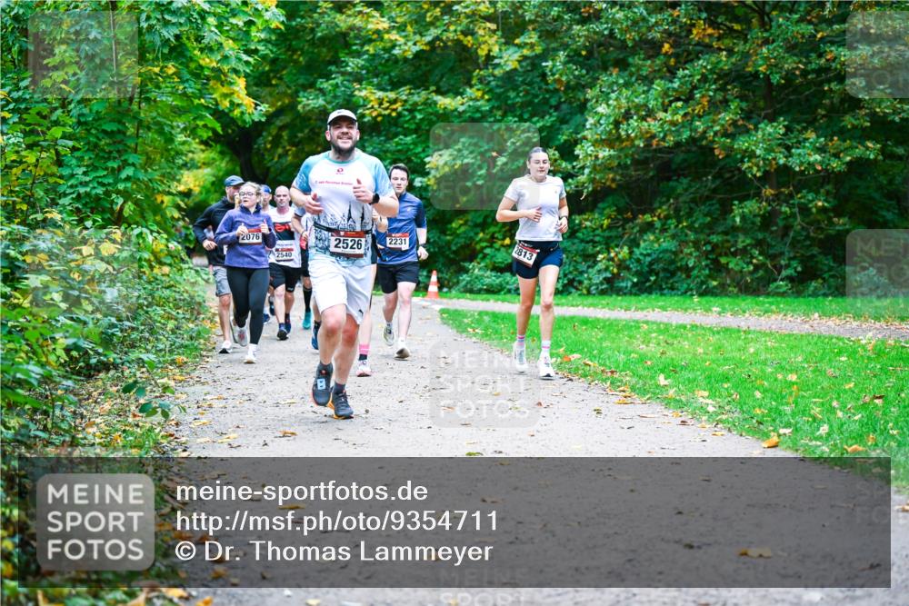 12.10.2025 - Bramfelder Halbmarathon 2025 Dr. Thomas Lammeyer http://msf.ph/oto/9354711 12.10.2025 10:51:12 Laufen 2076, 2540, 2526, 2231, 2813 meine-sportfotos.de