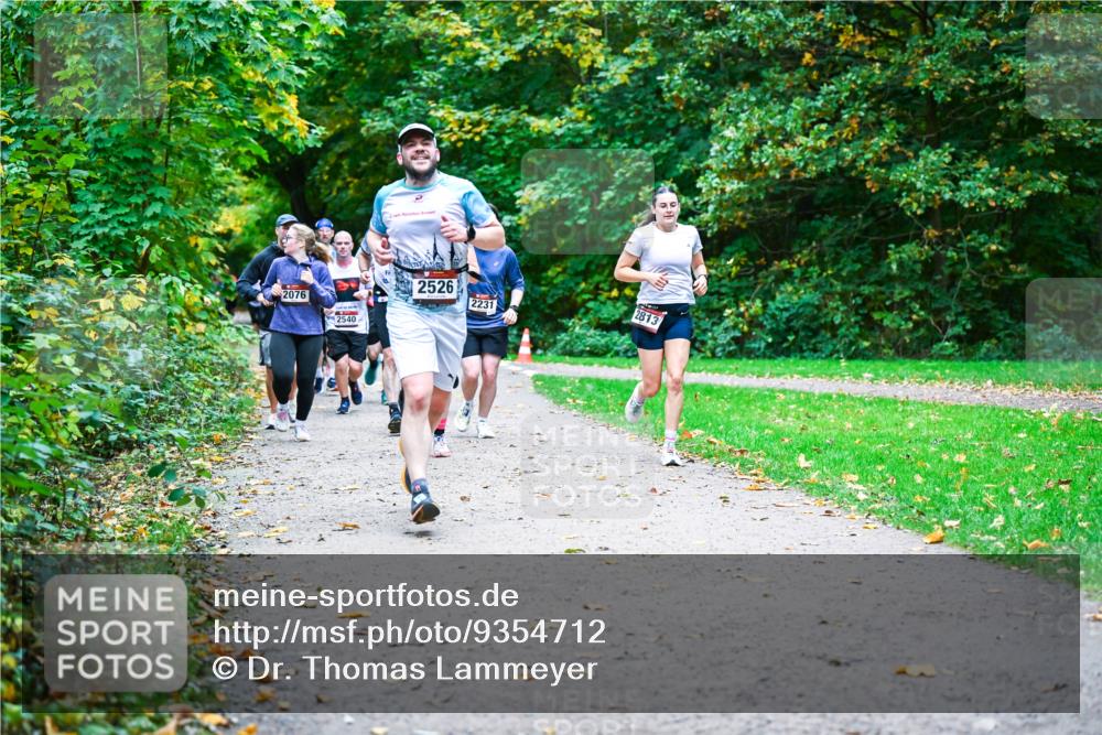 12.10.2025 - Bramfelder Halbmarathon 2025 Dr. Thomas Lammeyer http://msf.ph/oto/9354712 12.10.2025 10:51:12 Laufen 2076, 2540, 2526, 2231, 2813 meine-sportfotos.de